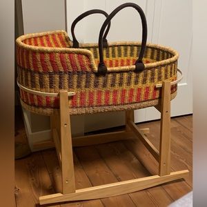 Beautiful solid wood, rocking stand & Moses basket.
